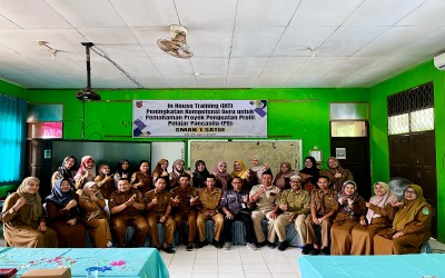 Kegiatan IHT Peningkatan Kompetensi Guru di SMAN 1 Satui